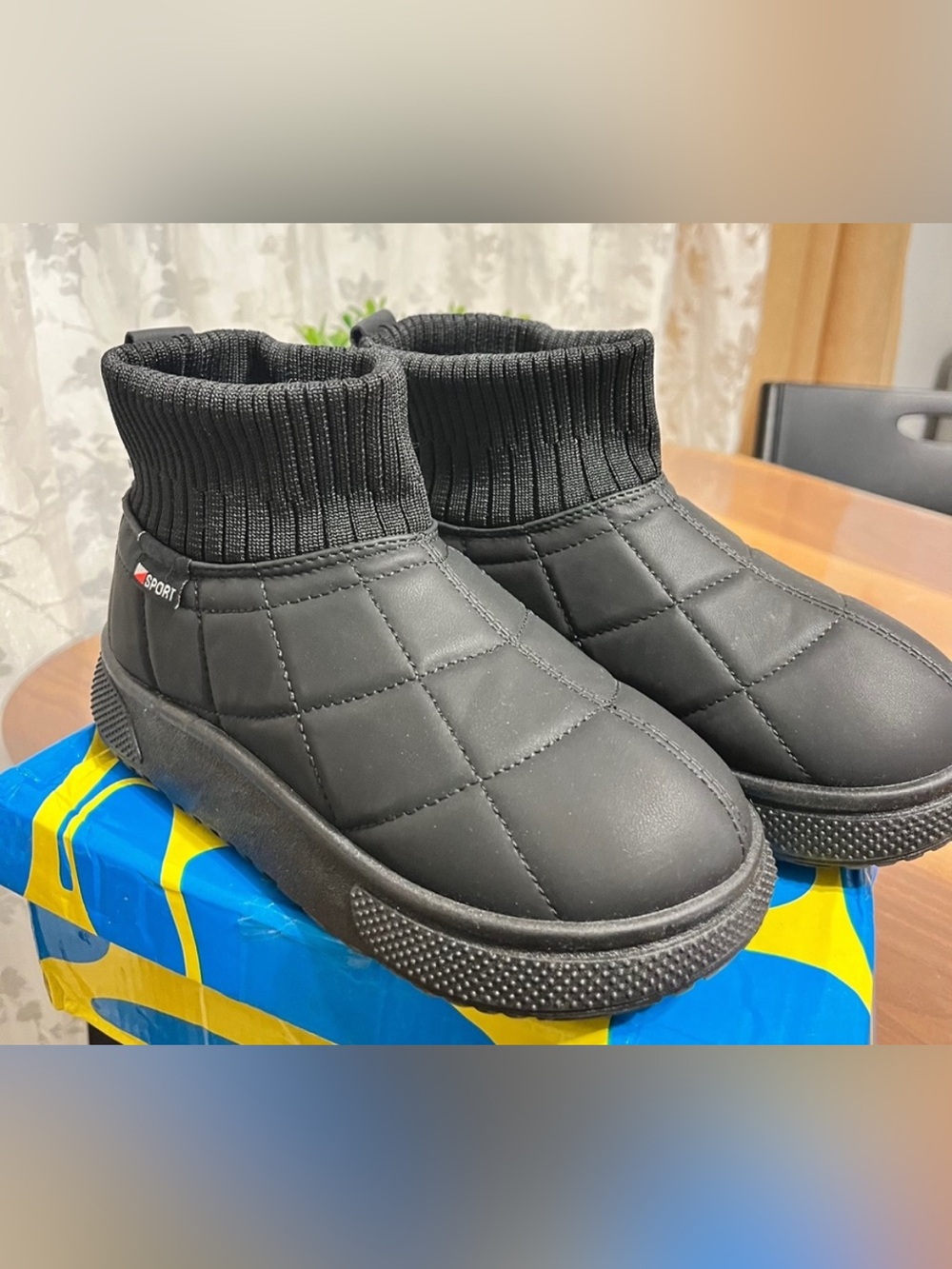 Kids black boots!